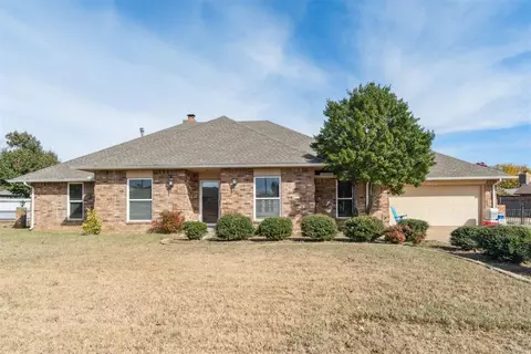 3600 Country Clb, Moore, OK 73160