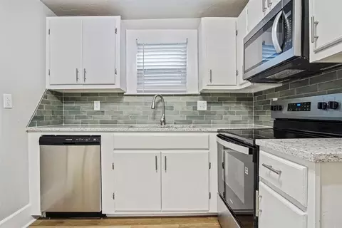 Kitchen - 515 E Harrison Ave, Guthrie, OK 73044 photo 2 of 3