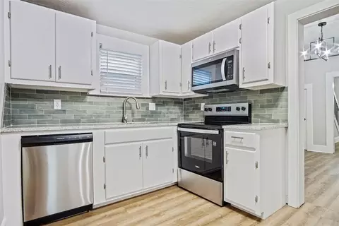 Kitchen - 515 E Harrison Ave, Guthrie, OK 73044 photo 3 of 3