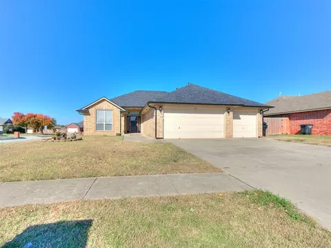 1361 NW 8th St, Moore, OK 73170