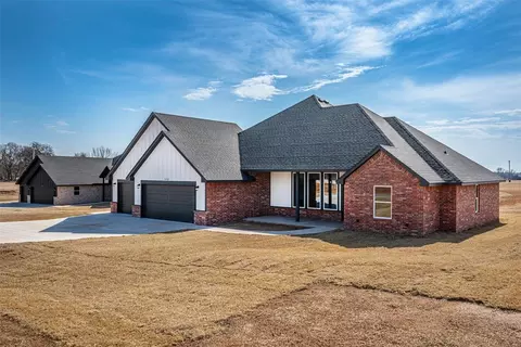 2447 Sierra Cir, Blanchard, OK 73010