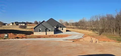 2446 Canyon Cir, Blanchard, OK 73010