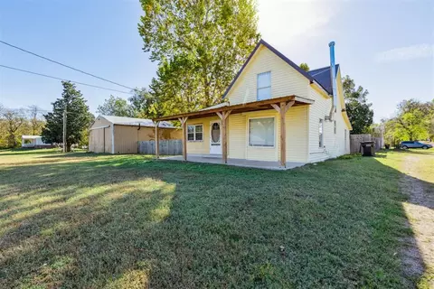 922 W Hinchley Ave, Mcloud, OK 74851