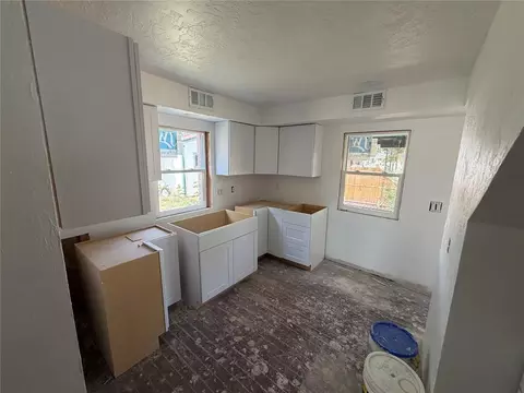 Kitchen - 306 Elm St, Hinton, OK 73047 photo 2 of 2