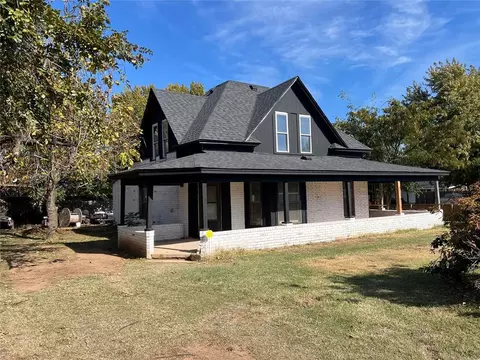 306 Elm St, Hinton, OK 73047