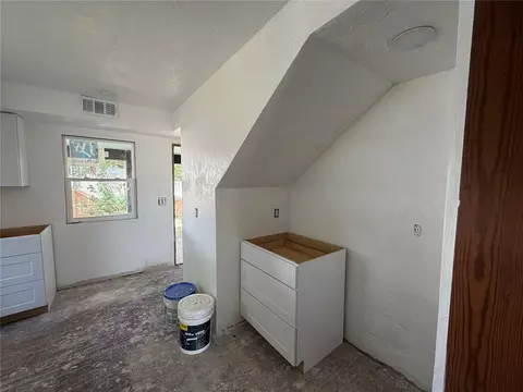 Entry Way - 306 Elm St, Hinton, OK 73047 photo 1 of 3