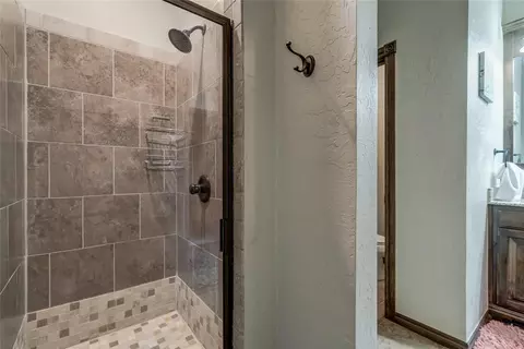 Bath - 1663 Castellina Ct, Edmond, OK 73034 photo 4 of 7