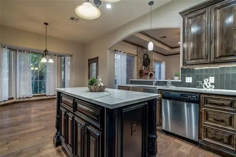 Kitchen - 1663 Castellina Ct, Edmond, OK 73034 photo 6 of 7
