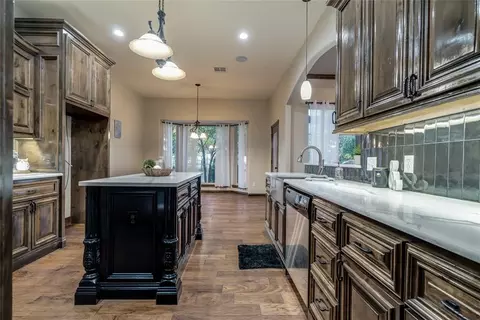 Kitchen - 1663 Castellina Ct, Edmond, OK 73034 photo 5 of 7