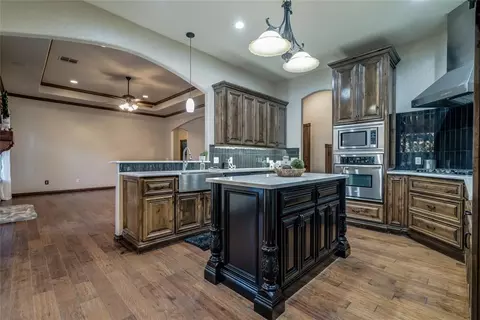 Kitchen - 1663 Castellina Ct, Edmond, OK 73034 photo 7 of 7