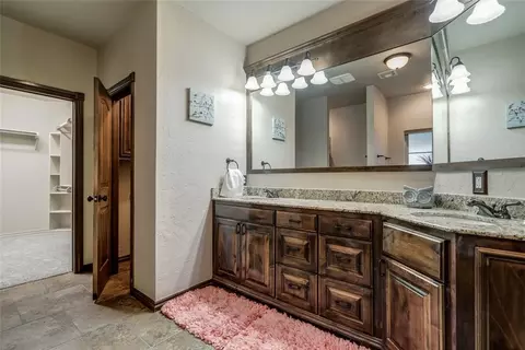 Bath - 1663 Castellina Ct, Edmond, OK 73034 photo 2 of 7