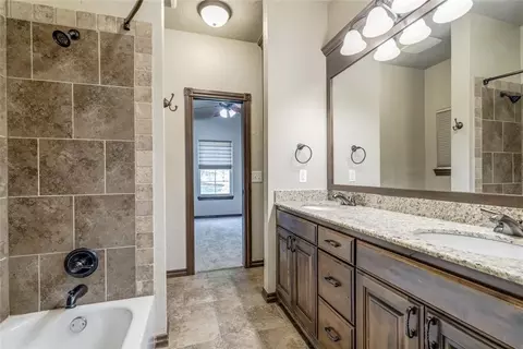 Bath - 1663 Castellina Ct, Edmond, OK 73034 photo 5 of 7