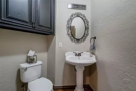 Bath - 1663 Castellina Ct, Edmond, OK 73034 photo 1 of 7