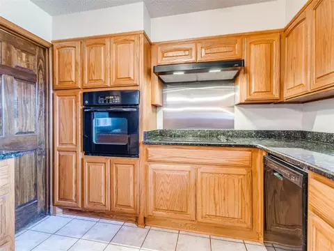 3704 N Riverside Dr, Bethany, OK 73008 photo 7