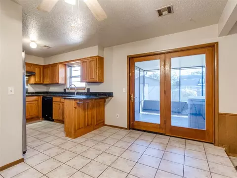 3704 N Riverside Dr, Bethany, OK 73008 photo 10