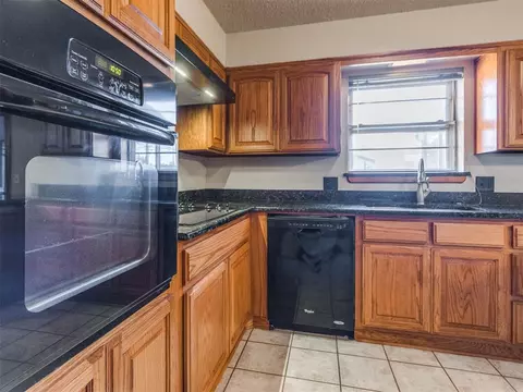 3704 N Riverside Dr, Bethany, OK 73008 photo 8