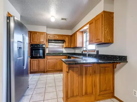 3704 N Riverside Dr, Bethany, OK 73008 photo 5
