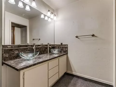 3704 N Riverside Dr, Bethany, OK 73008 photo 22
