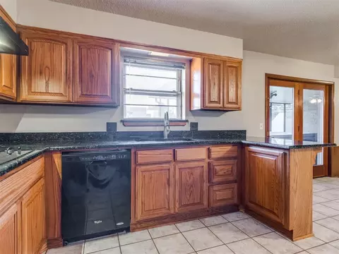 3704 N Riverside Dr, Bethany, OK 73008 photo 9