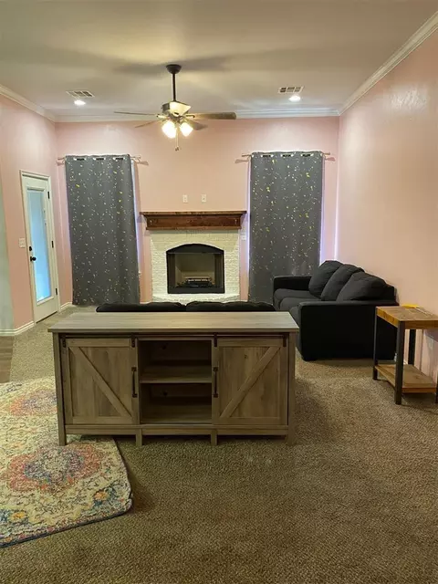 Living - 20768 Santa Fe Ave, Harrah, OK 73045 photo 1 of 1