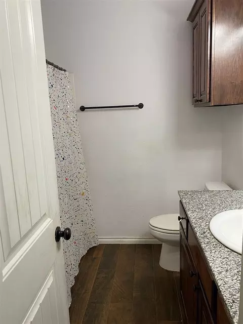 Bath - 20768 Santa Fe Ave, Harrah, OK 73045 photo 2 of 2