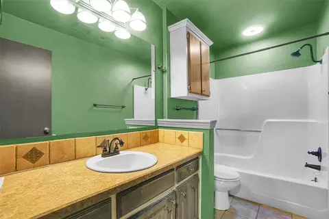 Bath - 1101 George St, Altus, OK 73521 photo 1 of 2