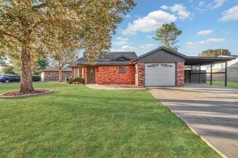 Exterior - 1101 George St, Altus, OK 73521 photo 2 of 6