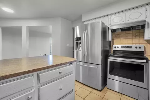Kitchen - 1101 George St, Altus, OK 73521 photo 2 of 4