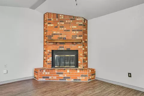 Living - 1101 George St, Altus, OK 73521 photo 3 of 6