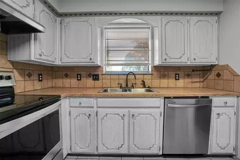 Kitchen - 1101 George St, Altus, OK 73521 photo 1 of 4
