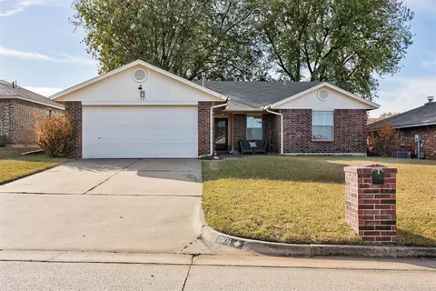1301 Grand Mnr, Midwest City, OK 73130