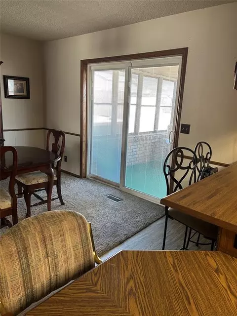 Dining - 707 N 2nd Street St, Thomas, OK 73669 photo 1 of 2