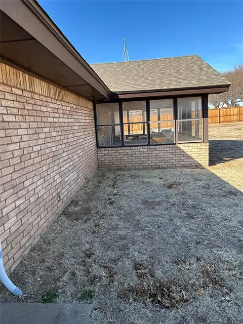 Exterior - 707 N 2nd Street St, Thomas, OK 73669 photo 5 of 6