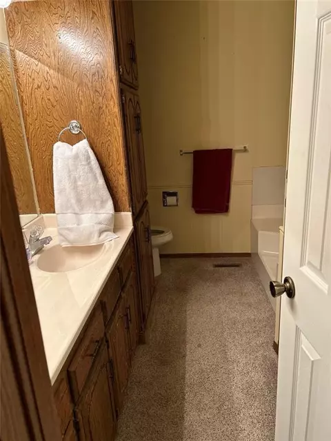 Bath - 707 N 2nd Street St, Thomas, OK 73669 photo 3 of 5
