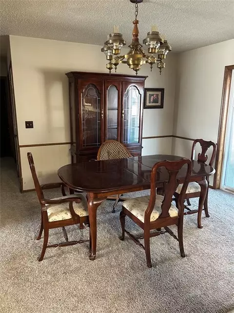Dining - 707 N 2nd Street St, Thomas, OK 73669 photo 2 of 2