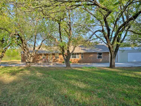 29 Walker Ln, Mcloud, OK 74851
