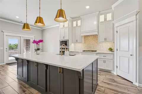 Kitchen - 1500 NE 33rd Ter, Moore, OK 73160 photo 2 of 4