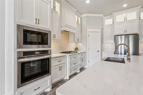 Kitchen - 1500 NE 33rd Ter, Moore, OK 73160 photo 4 of 4