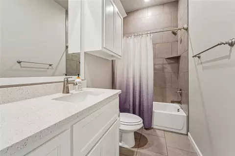 Bath - 1500 NE 33rd Ter, Moore, OK 73160 photo 3 of 4