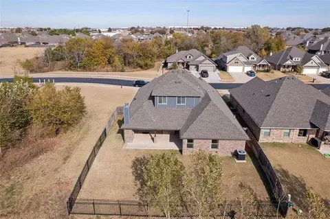 View/Area - 1500 NE 33rd Ter, Moore, OK 73160 photo 9 of 10