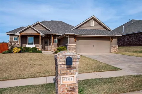 6101 Beverly Hills Dr, Edmond, OK 73034