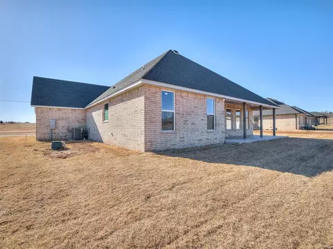 Exterior - 1922 Olive Ave, Tuttle, OK 73089 photo 5 of 6