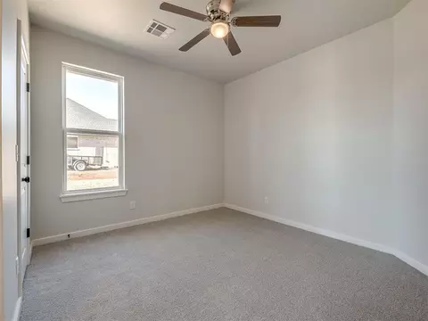 Bedroom - 1922 Olive Ave, Tuttle, OK 73089 photo 4 of 8