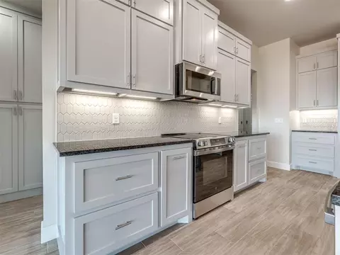 Kitchen - 1922 Olive Ave, Tuttle, OK 73089 photo 5 of 6