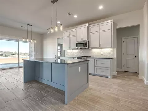 Kitchen - 1922 Olive Ave, Tuttle, OK 73089 photo 2 of 6