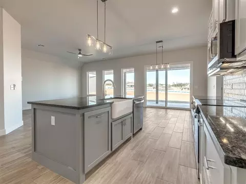 Kitchen - 1922 Olive Ave, Tuttle, OK 73089 photo 3 of 6