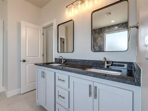 Bath - 1922 Olive Ave, Tuttle, OK 73089 photo 2 of 6
