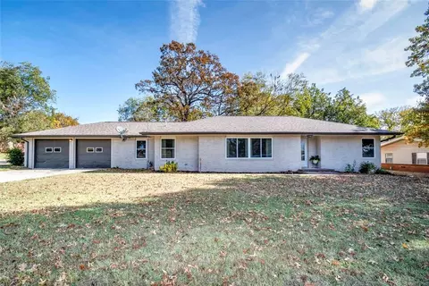 124 N Dewey Ave, Chandler, OK 74834
