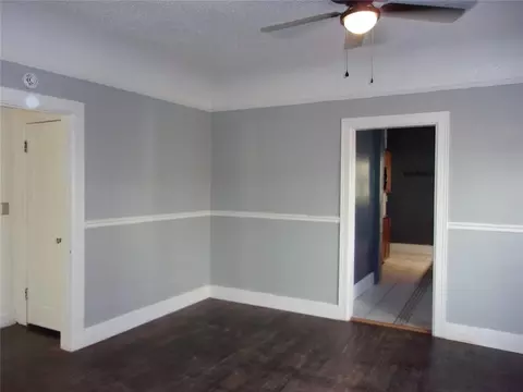 Living - 920 N Kickapoo Ave, Shawnee, OK 74801 photo 6 of 7