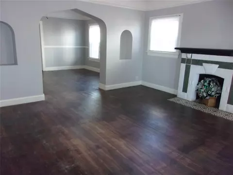 Living - 920 N Kickapoo Ave, Shawnee, OK 74801 photo 4 of 7